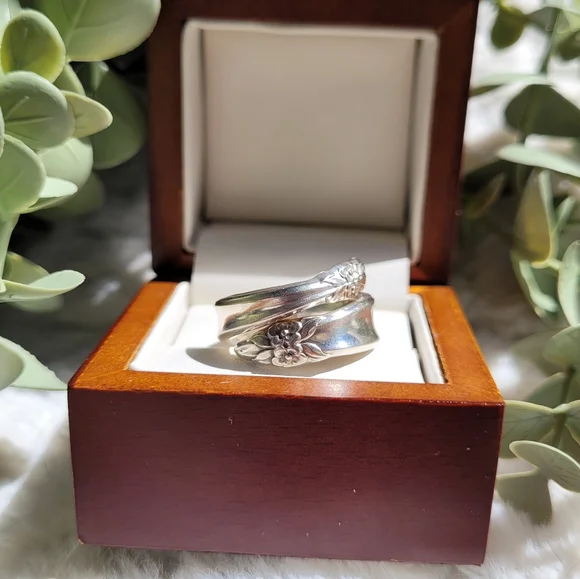 SOLD 1965 'Garland' Silver-plated Spiral floral Ring - Picture 3 of 6